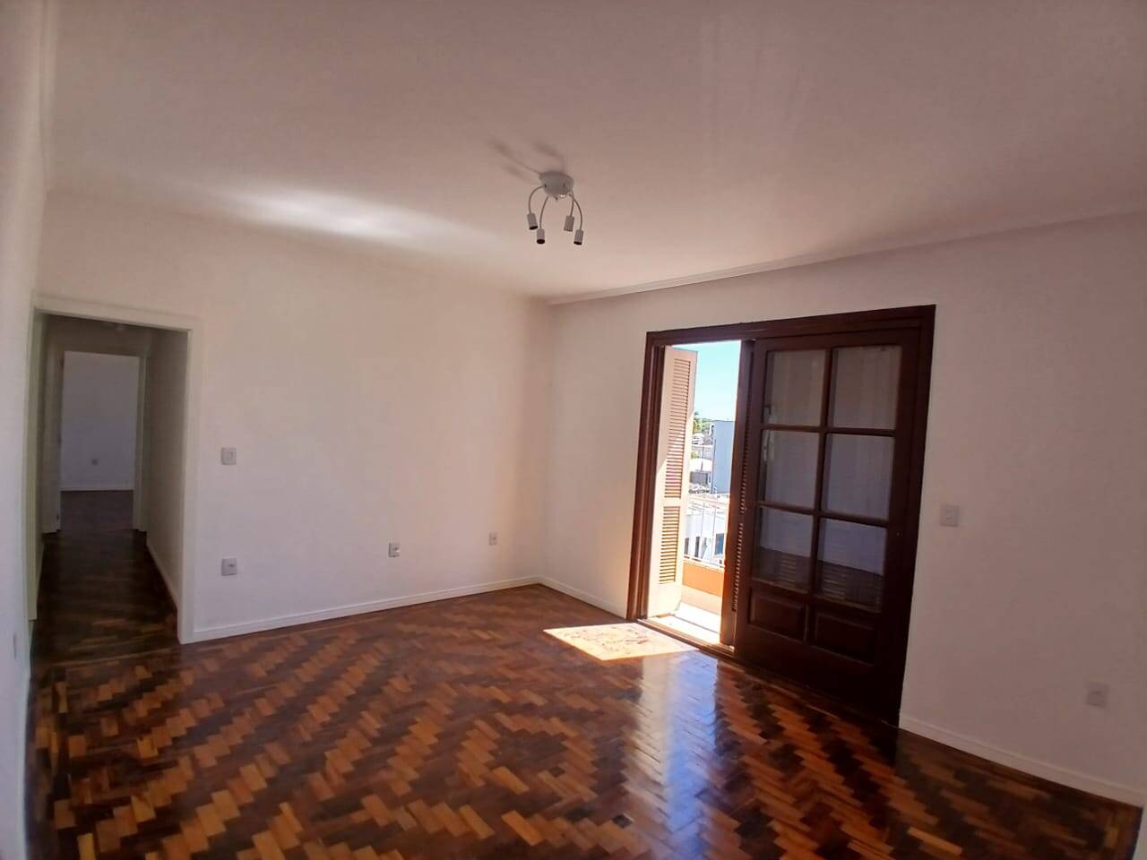 Apartamento para alugar com 3 quartos, 105m² - Foto 2